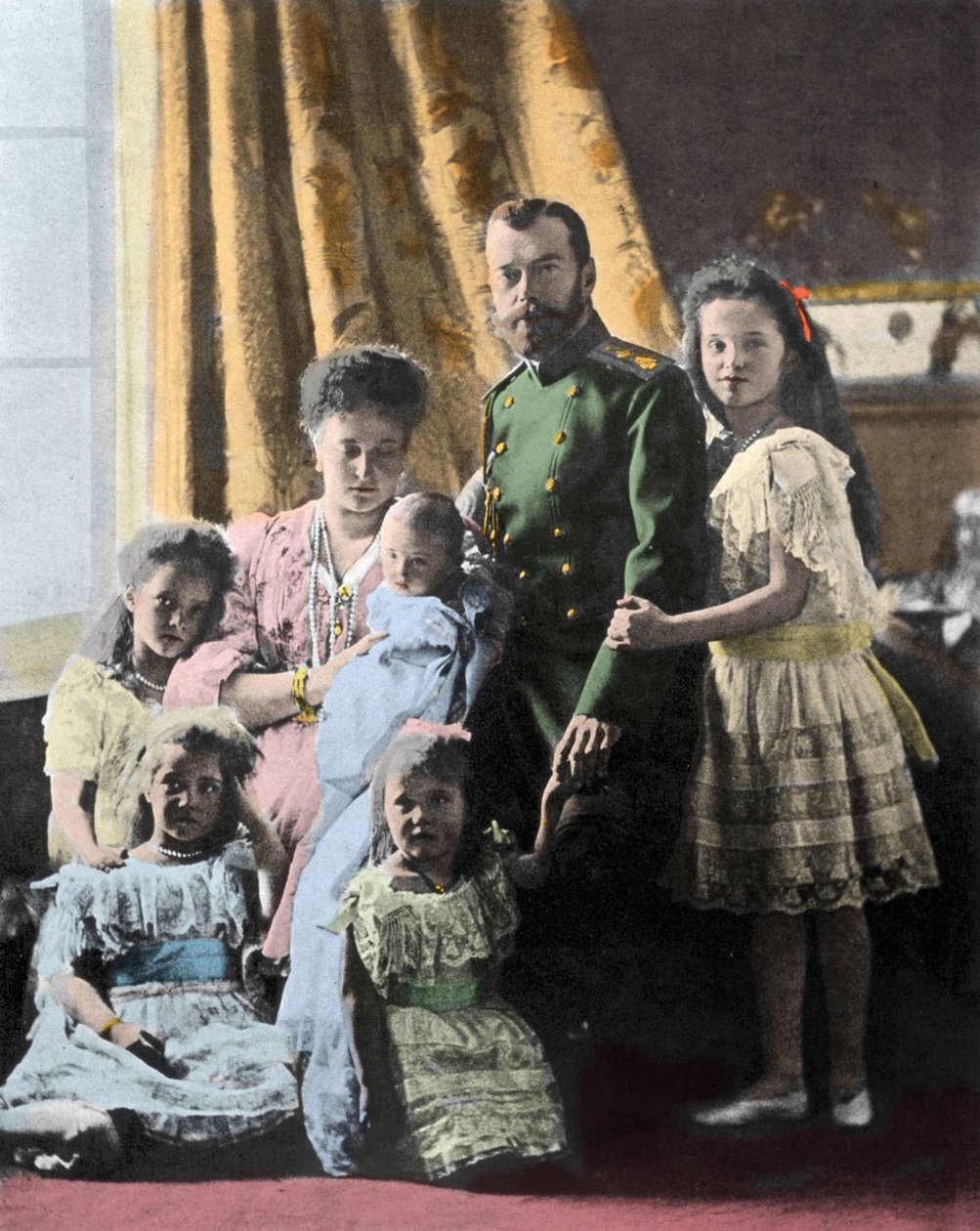 Portret rodzinny cara Mikołaja II (1868-1918) Rosji - Fotografia ok. 1904-1905 autorstwa Russian Photographer