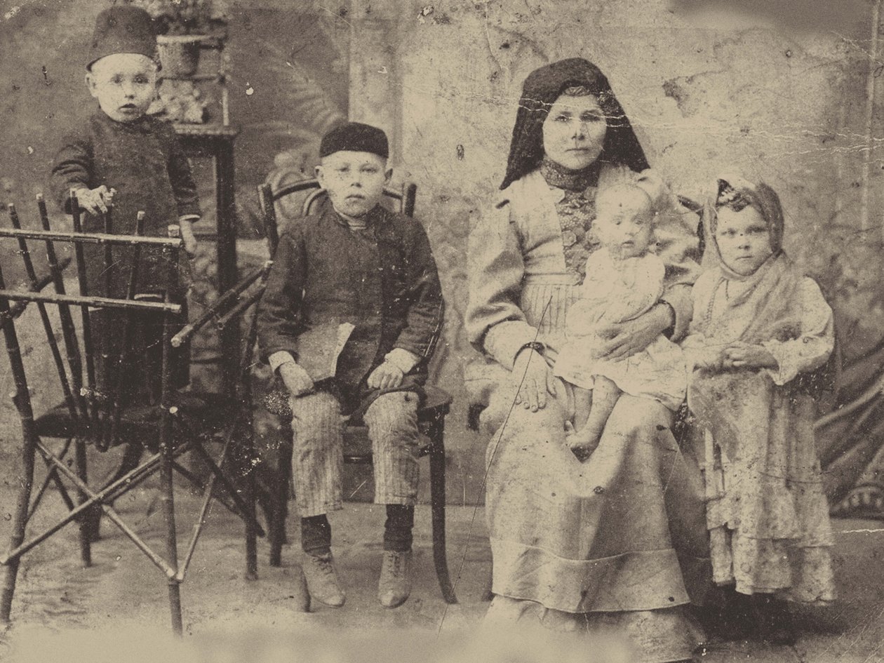 Kazańska Rodzina Tatarska, ok. 1900 (zdjęcie czarno-białe) autorstwa Russian Photographer