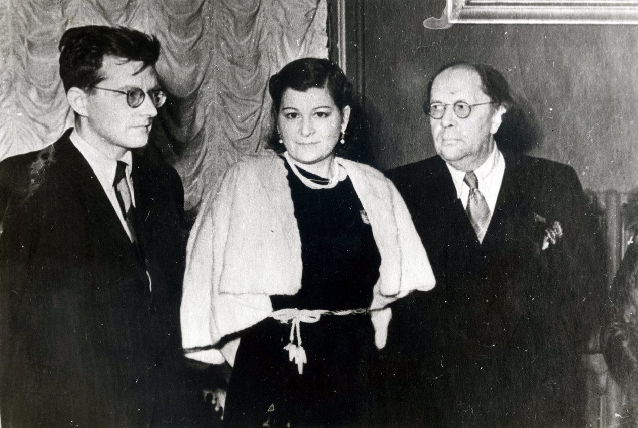 Kompozytor Dmitrij Dmitrijewicz Szostakowicz, piosenkarka Maria Maksakowa i pisarz Aleksiej Nikołajewicz Tołstoj autorstwa Russian Photographer