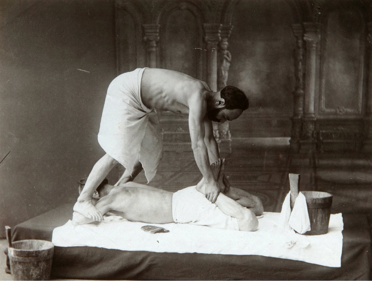 Kąpiel orientalna. Masaż. Albumin Zdjęcie Dmitrija Iwanowicza Jermakowa (1845-1916) autorstwa Russian Photographer