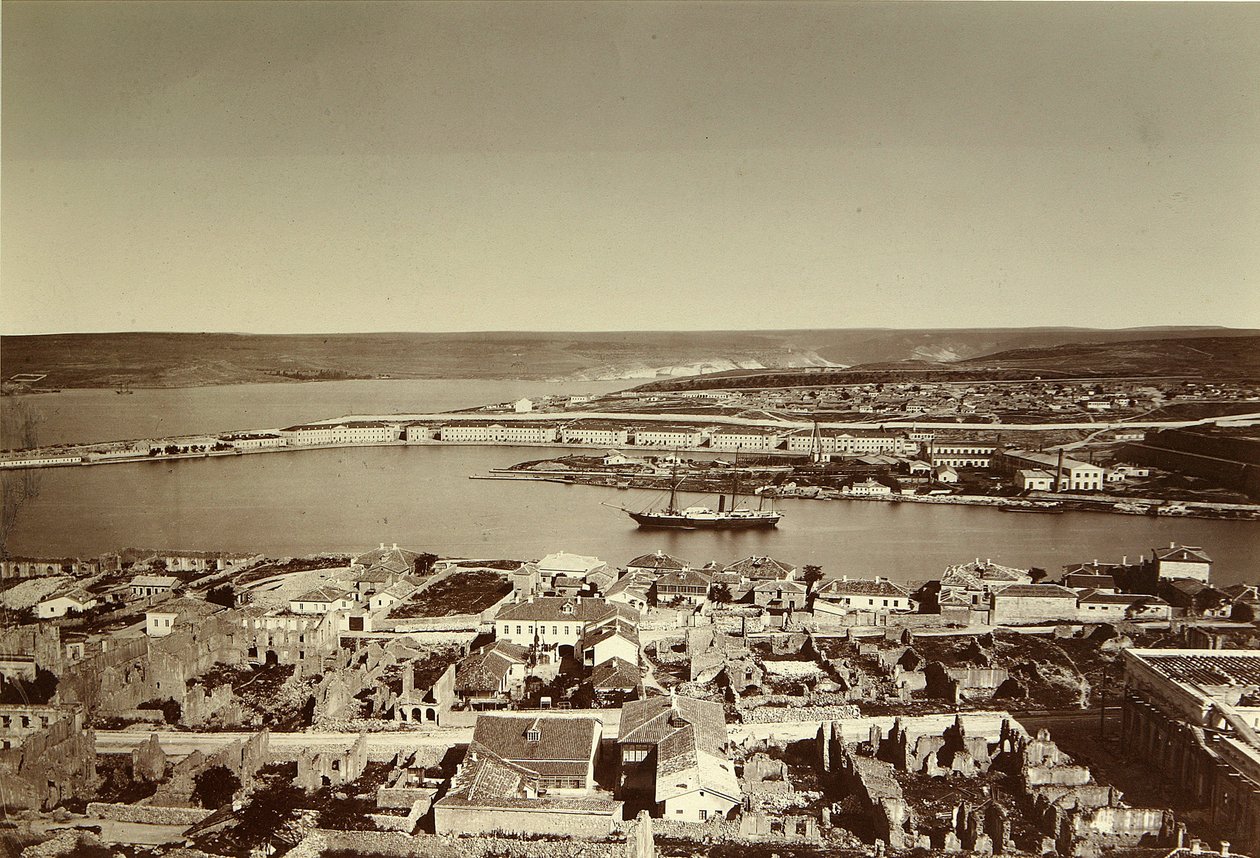 Zatoka Południowa i Przylądek Paul w Sewastopolu (Sewastopol). Zdjęcie albuminy, koniec lat 50. XIX wieku. Instytut Historii Kultury Materialnej w Petersburgu autorstwa Russian Photographer