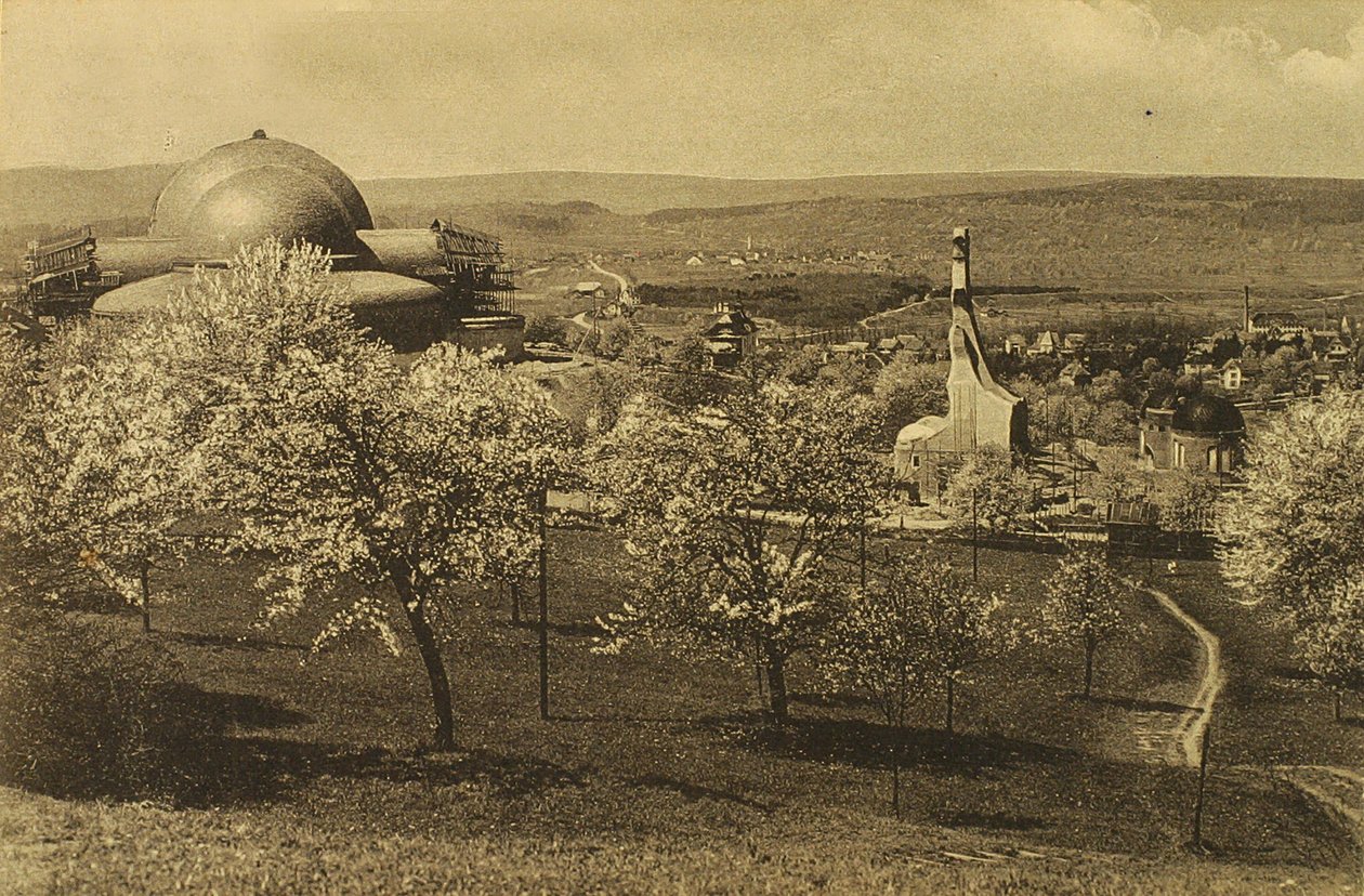 Widok na Goetheanum i ciepłownię autorstwa Russian Photographer