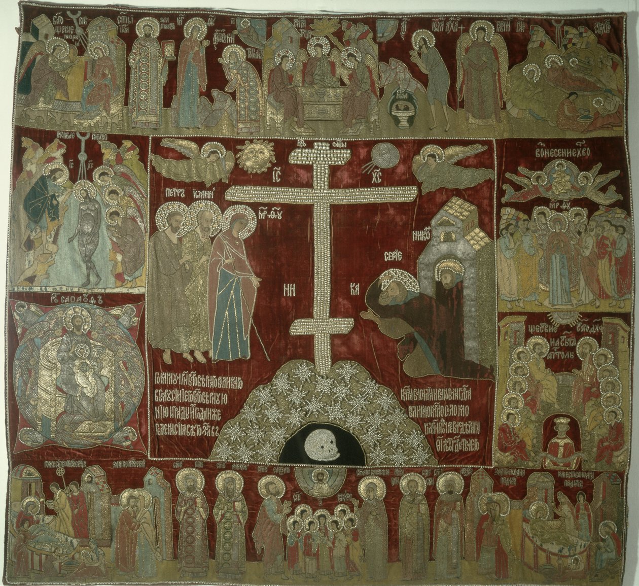 Objawienie się Matki Boskiej św. Sergiuszowi, 1525 (złota, srebrna i jedwabna nić, wysadzana perłami i rubinami w złotych oprawach) autorstwa Russian School