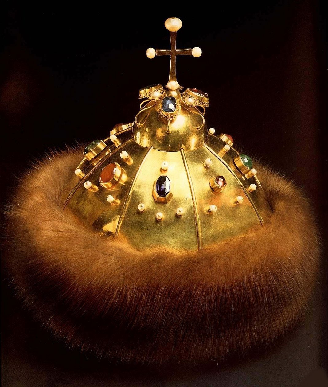 Korona, warsztaty Kremla, 1682 (złoto, sable i kamienie szlachetne) autorstwa Russian School