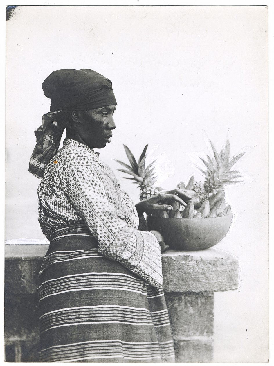 Pani Harding, która codziennie pokonuje 30 mil, ok. 1920 r. (odbitka żelatynowo-srebrowa) autorstwa S. W. and Co. Partridge