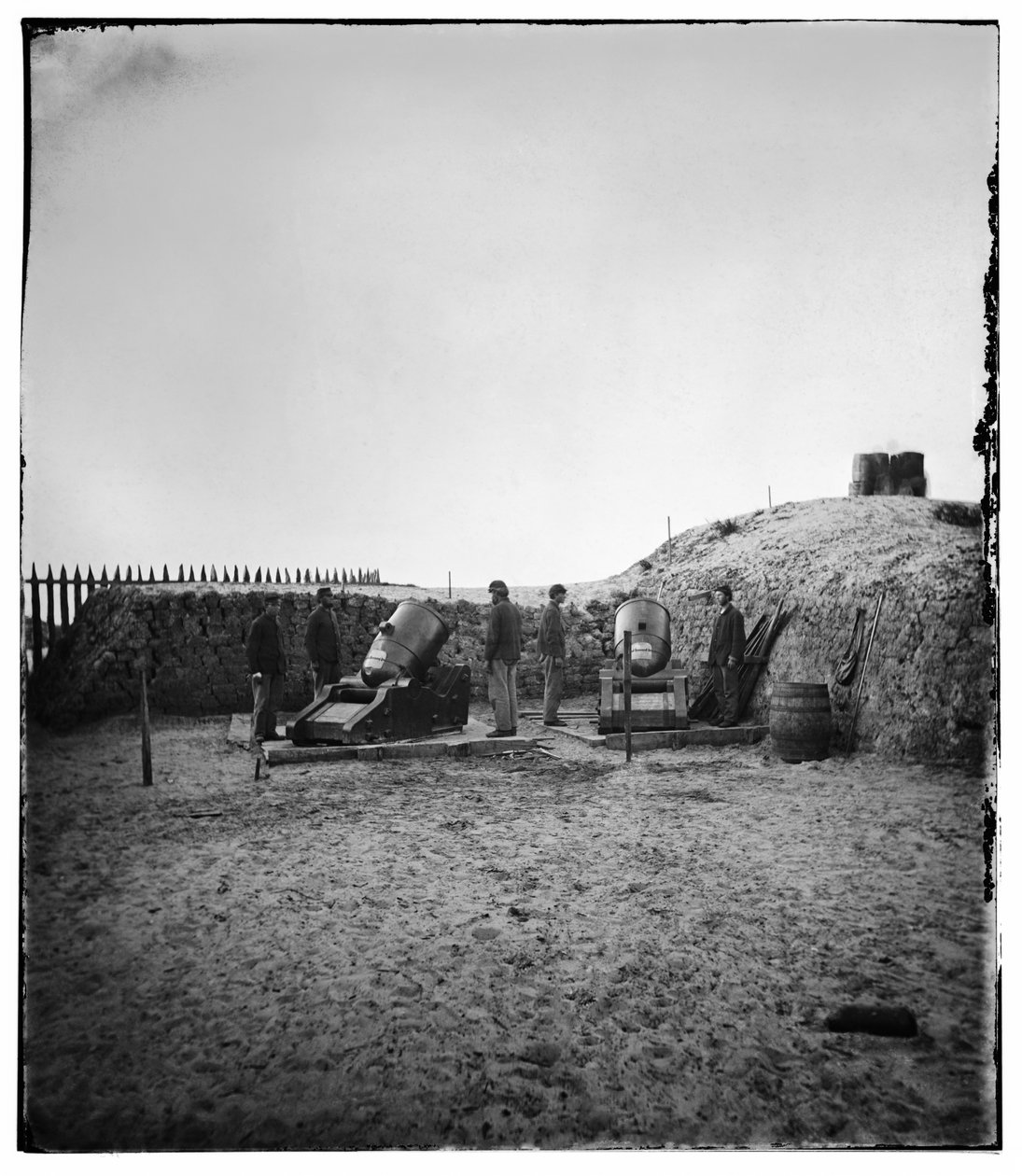 Federalna 10-calowa bateria moździerzy na wyspie Morris, SC, 1865 autorstwa Samuel A. Cooley