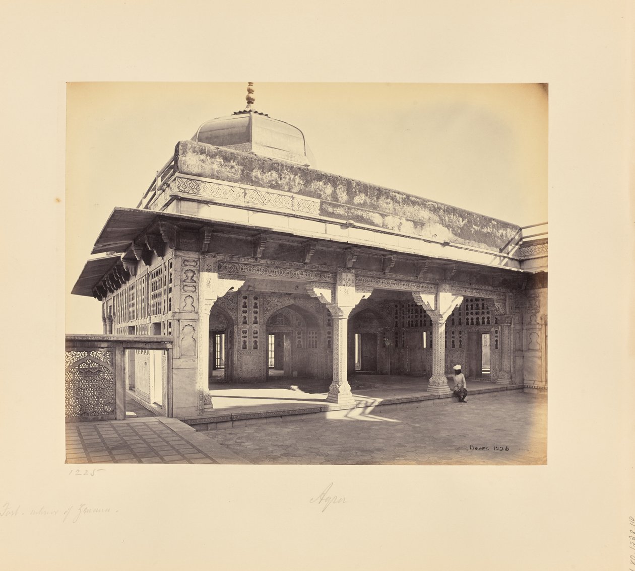 Agra; fort, wnętrze zenany ukazujące mozaiki, inny widok autorstwa Samuel Bourne