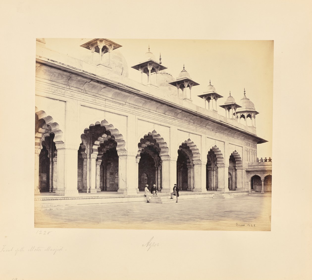 Agra; fasada Moti Masjid autorstwa Samuel Bourne