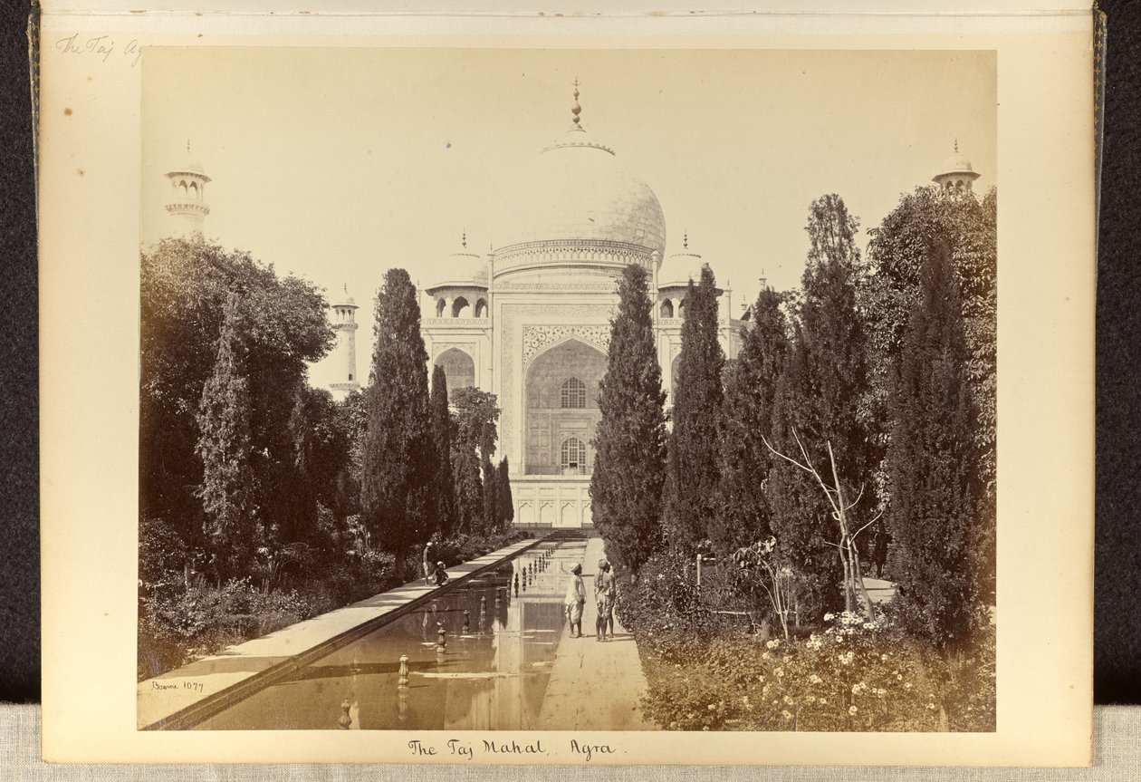 Agra; Tadź Mahal, widok od fontanny autorstwa Samuel Bourne