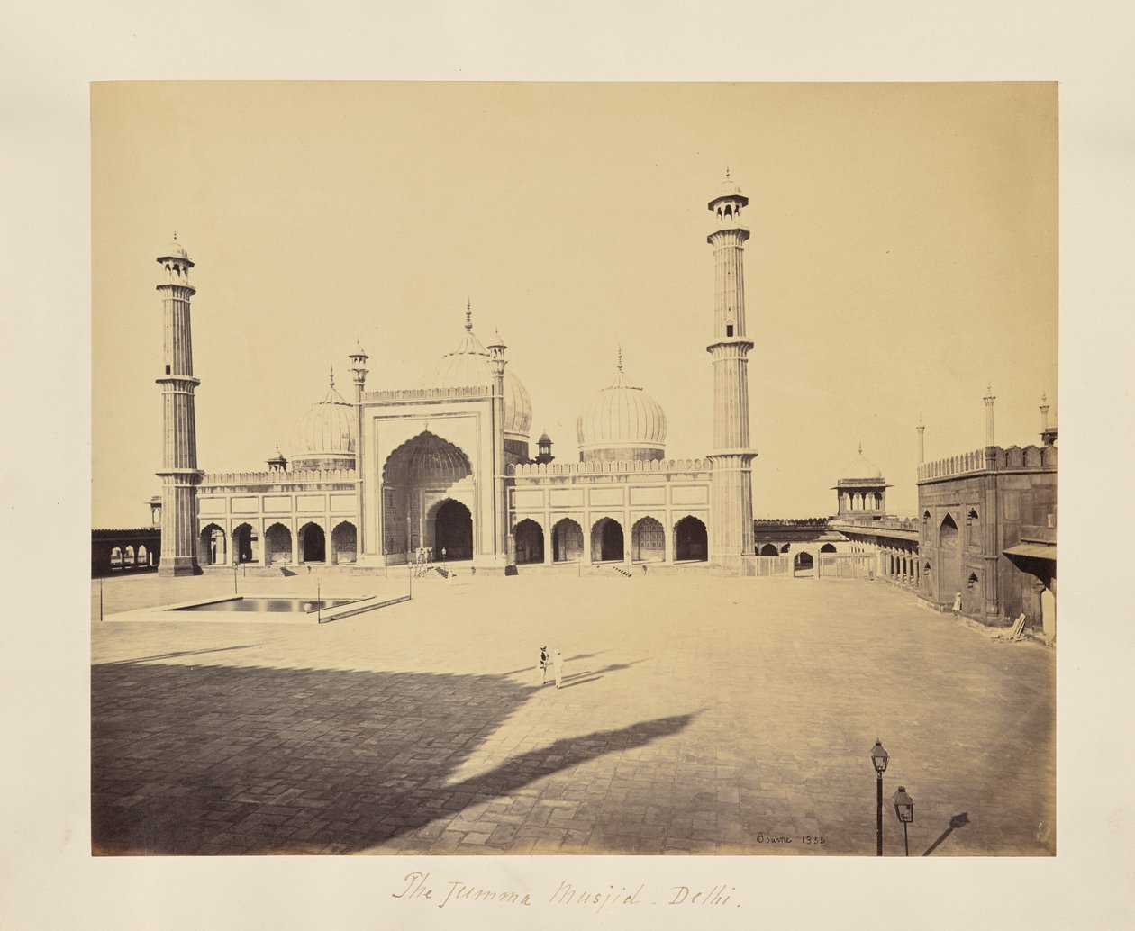 Delhi; Jumma Musjid, meczet i czworokątny dziedziniec autorstwa Samuel Bourne