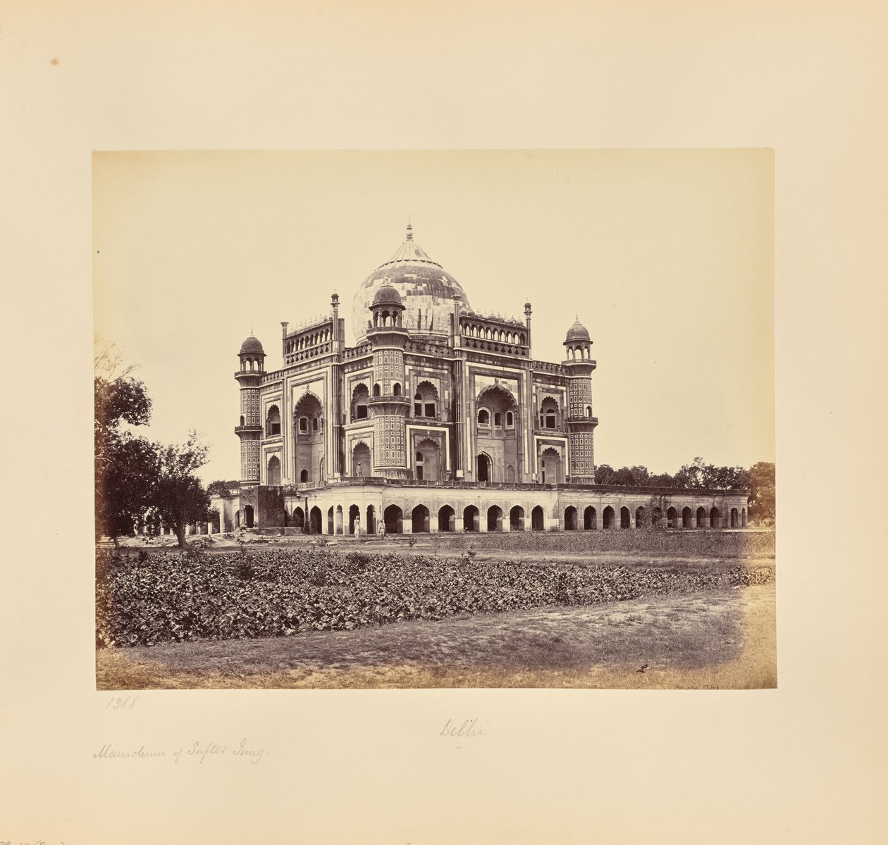 Delhi; Mauzoleum Safdara Janga autorstwa Samuel Bourne