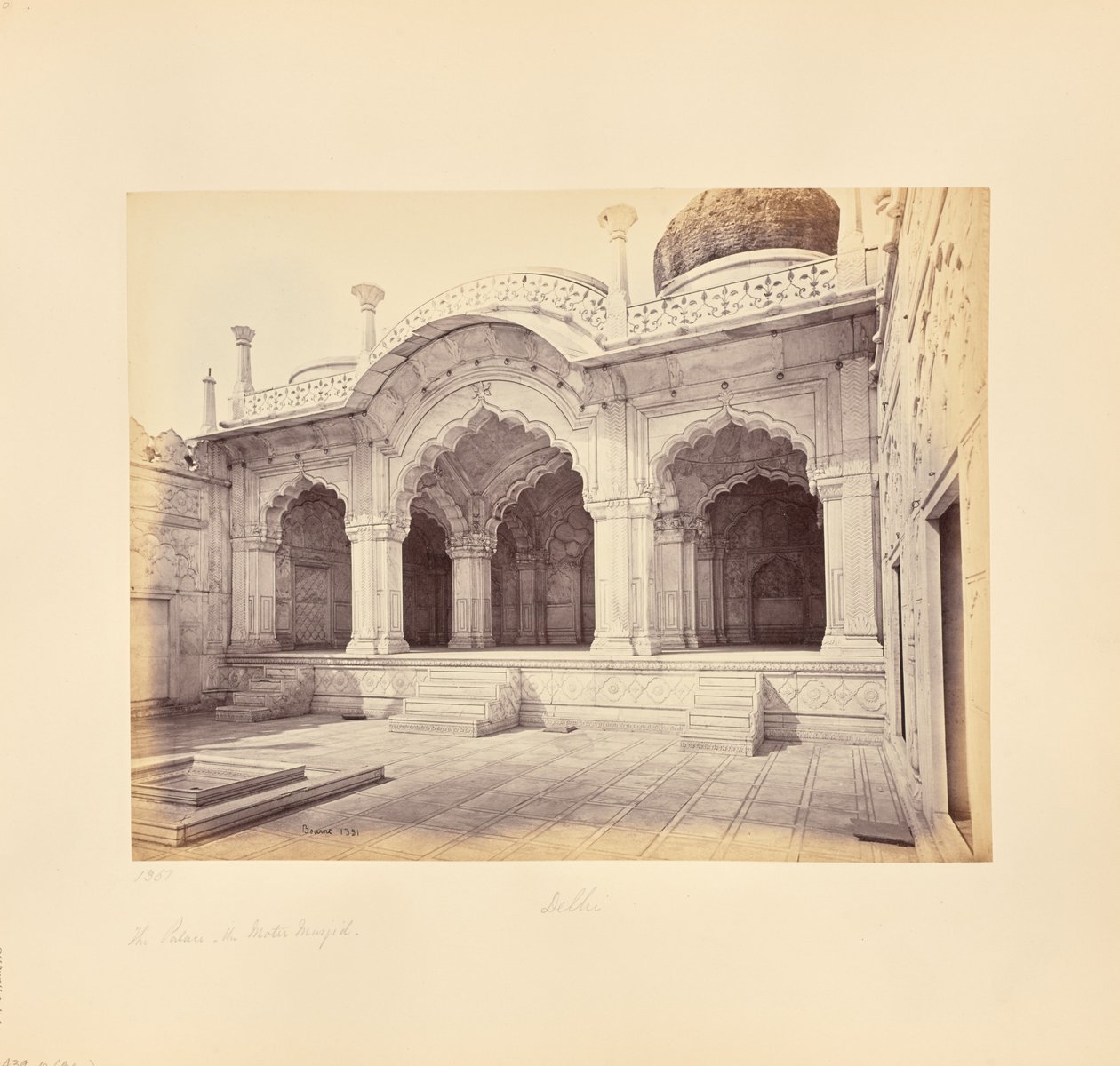 Delhi; pałac, Moti Masjid (Perłowy Meczet) autorstwa Samuel Bourne
