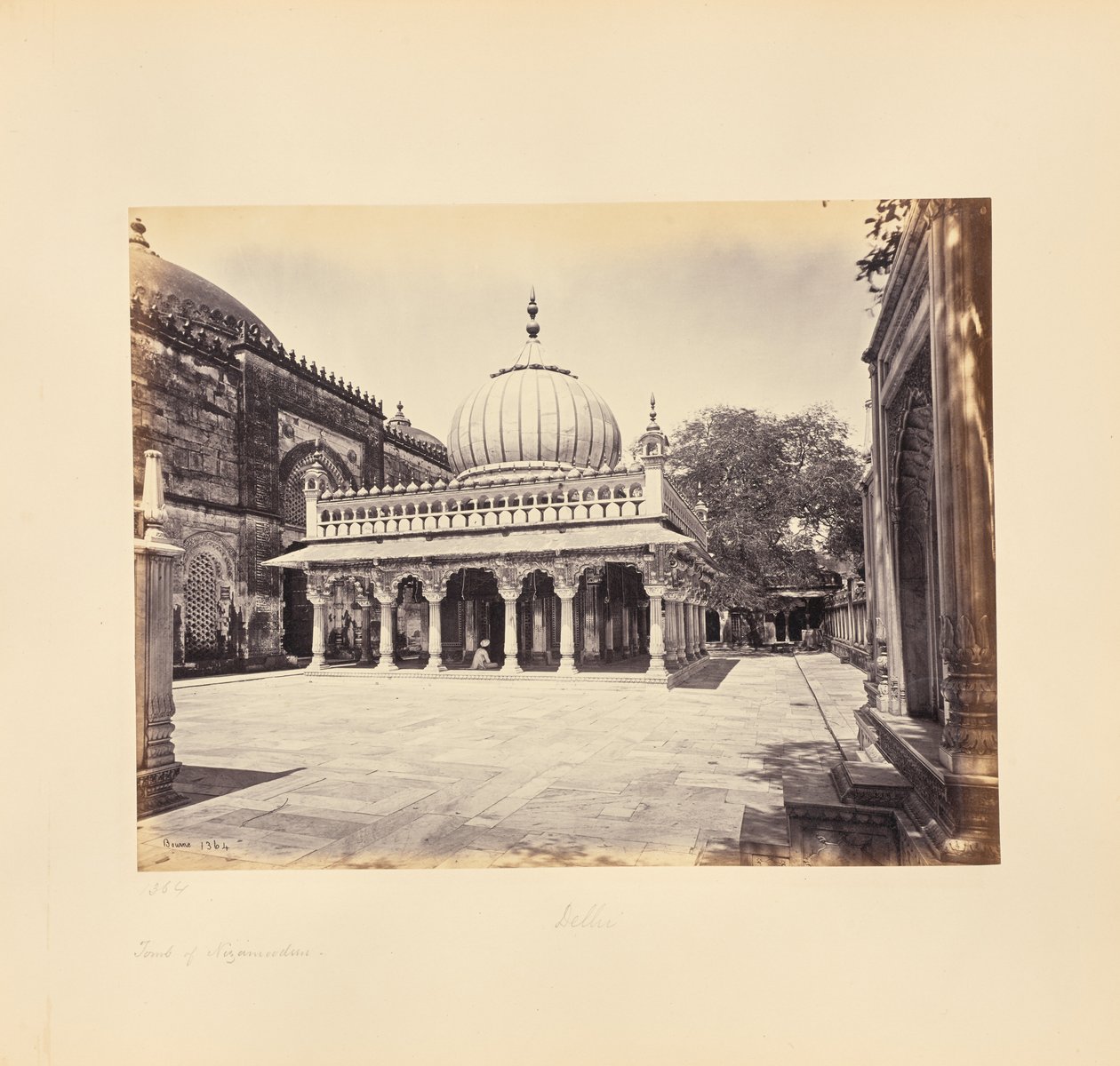 Delhi; grobowiec Nizam-ud-Dina autorstwa Samuel Bourne