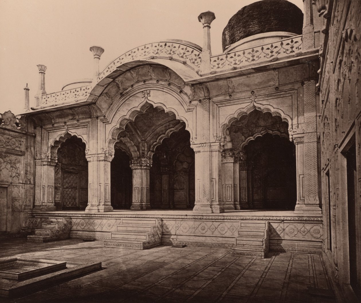 Moti Masjid w pałacu autorstwa Samuel Bourne