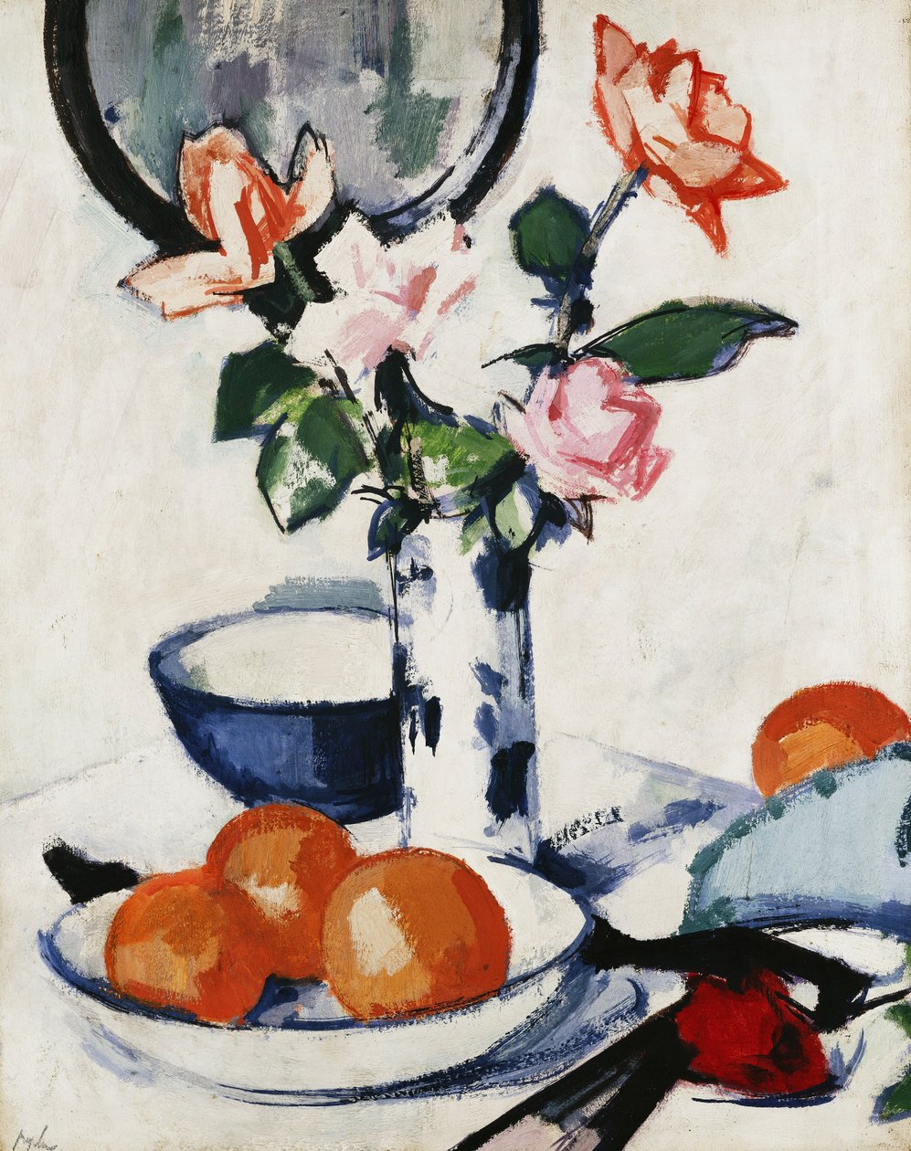 Róże i mandarynki w niebiesko-białym wazonie z kubkami z pomarańczami w misce i czarnym wachlarzem 1924 autorstwa Samuel John Peploe