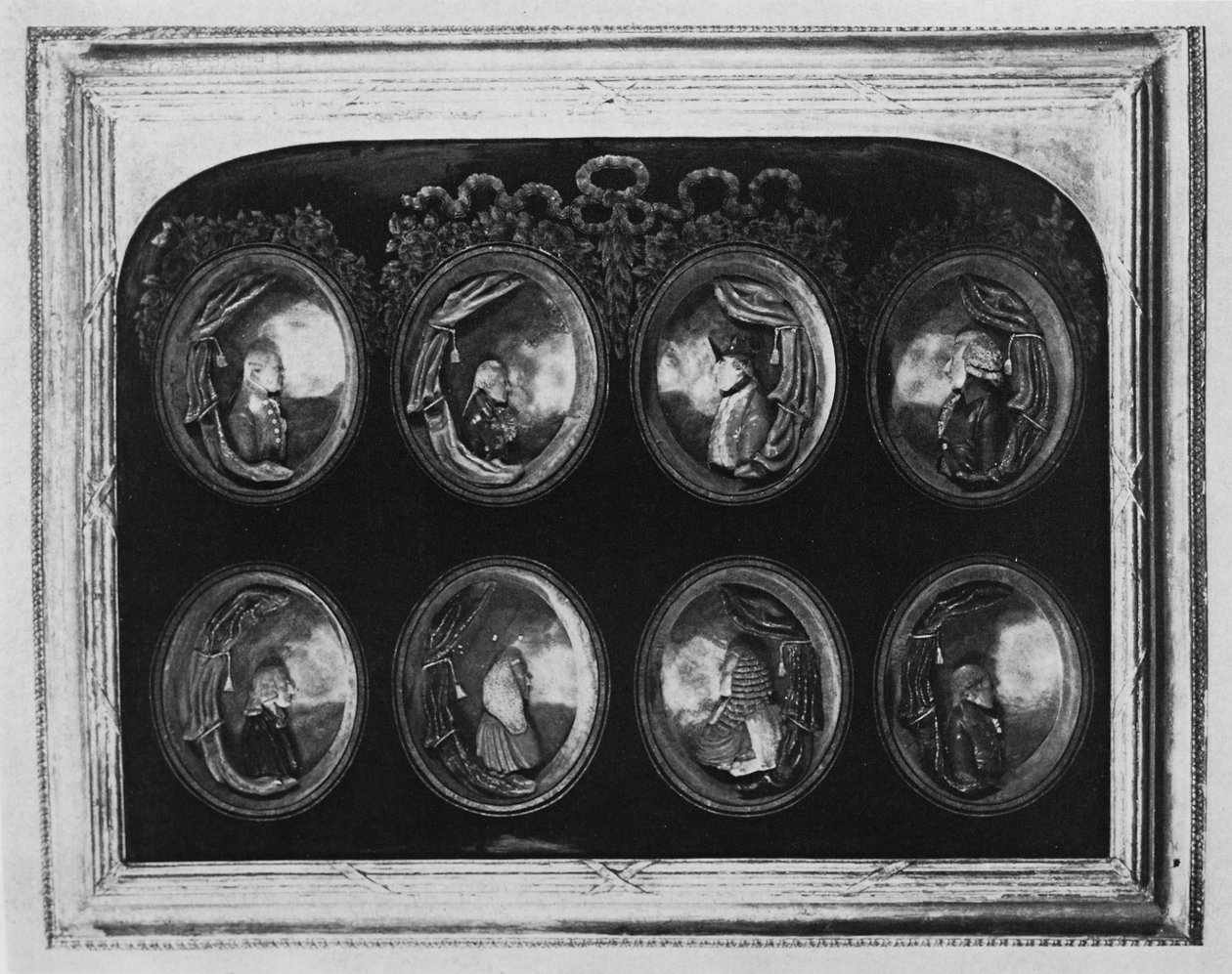 Rama zawierająca osiem portretów (wosk) autorstwa Samuel Percy