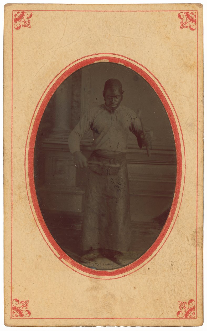 Portret mężczyzny trzymającego narzędzia, ok. 1875 (zdjęcie) autorstwa Sarah Luse Larimer