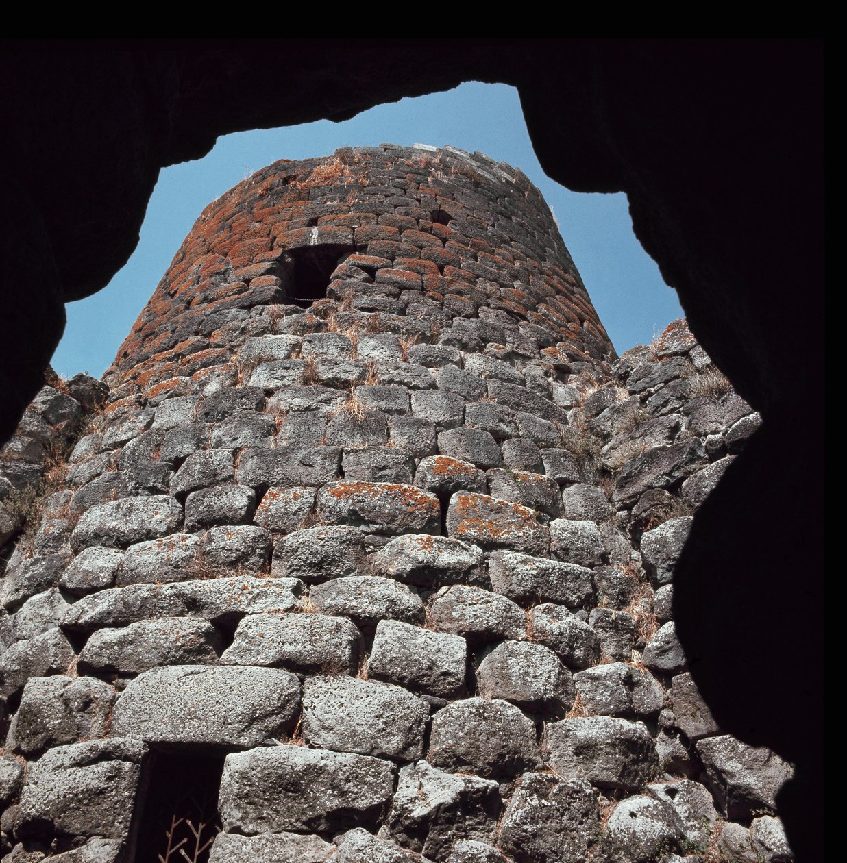 Nuraghe Santu Ante (1900-730 pne) autorstwa Sardinia Nuragic Civilization