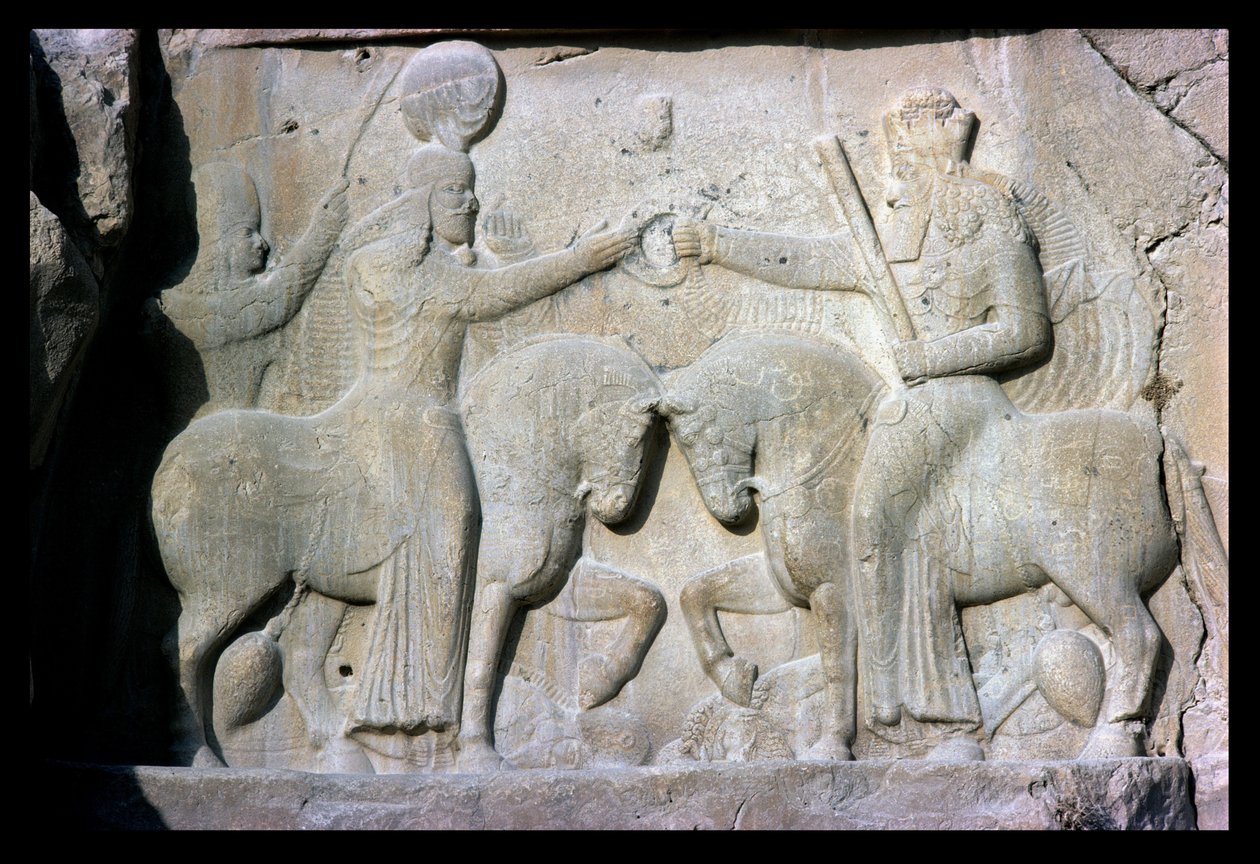 Relief przedstawiający inwestyturę króla Ardashira I (ok. 210-241), założyciela imperium Sassanian w starożytnej Persji (wapień) autorstwa Sasanian