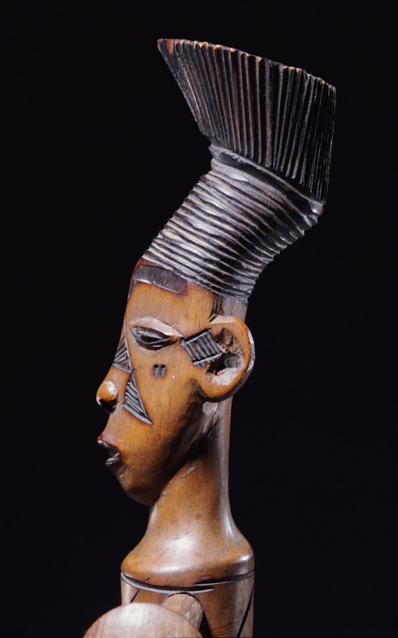 Fragment pięknej harfy Magbetu przedstawiający zwieńczenie głowy z profilu (drewno) autorstwa School African