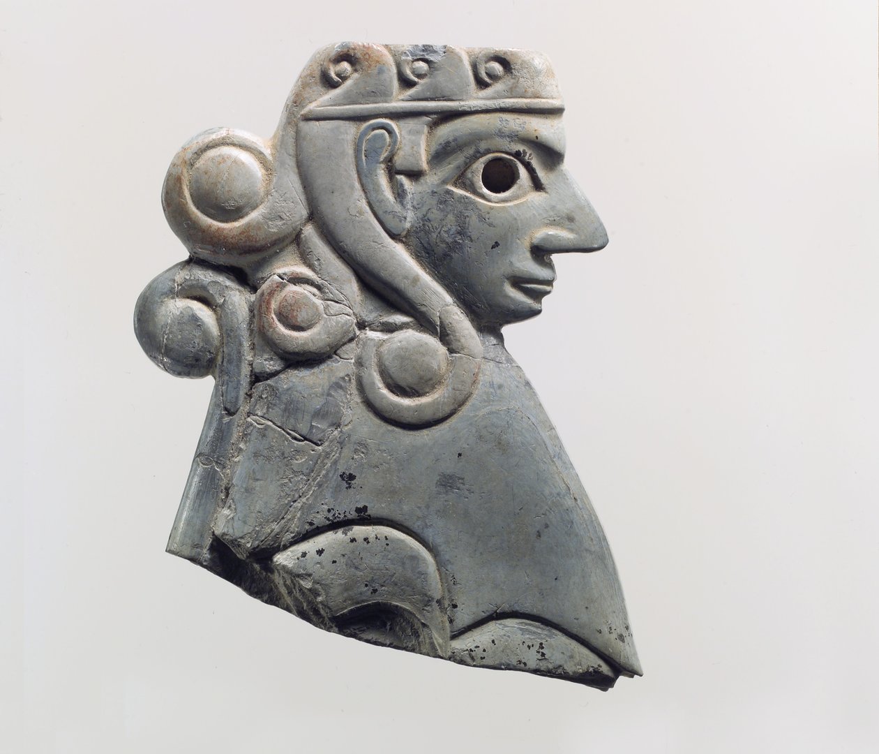 Tabliczka meblowa: żeński sfinks z lokami w stylu Hathor, ok. XVIII w. p.n.e. (kość słoniowa hipopotama) autorstwa School Anatolian