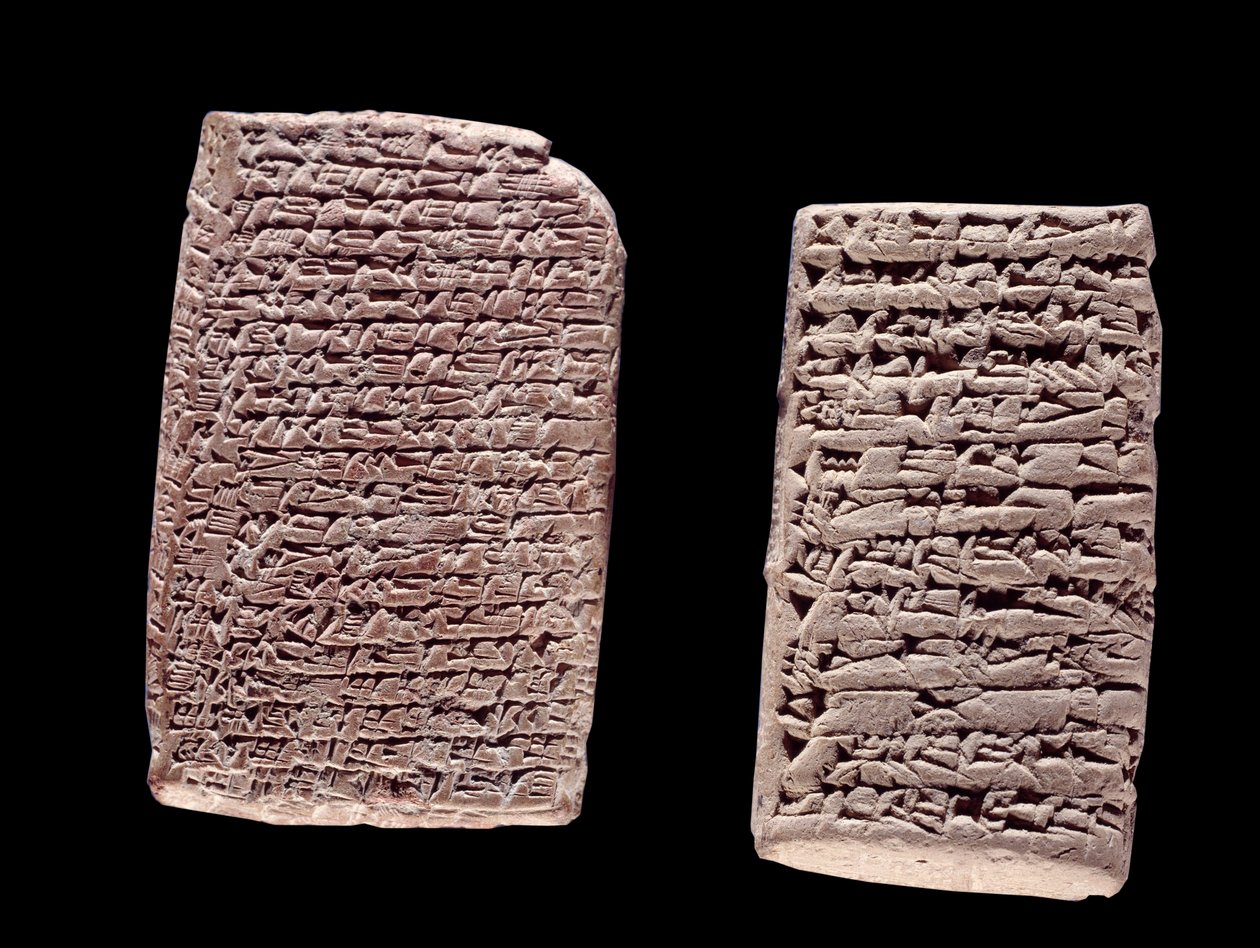 Mezopotamia: Asyryjskie tabliczki (po lewej) umowy handlowej (XIX lub XVIII w. p.n.e.) i babilońskie (po prawej) umowy sprzedaży domu (z XX-XVI w. p.n.e.) z napisem klinowym. Paryż, kolekcja Brieux autorstwa School Assyrian