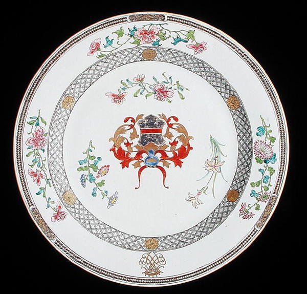 Famille różany ładownik herbowy z herbem Leonrodta z Austrii, ok. 1730 r. (porcelana) autorstwa School Chinese
