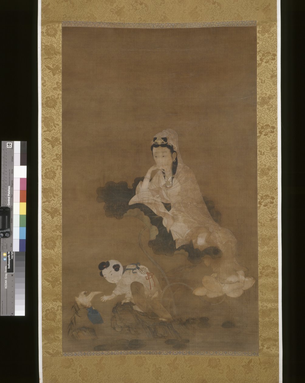 Awalokiteśwara (Guanyin) On Lotus (atrament i kolor na jedwabiu) autorstwa School Chinese