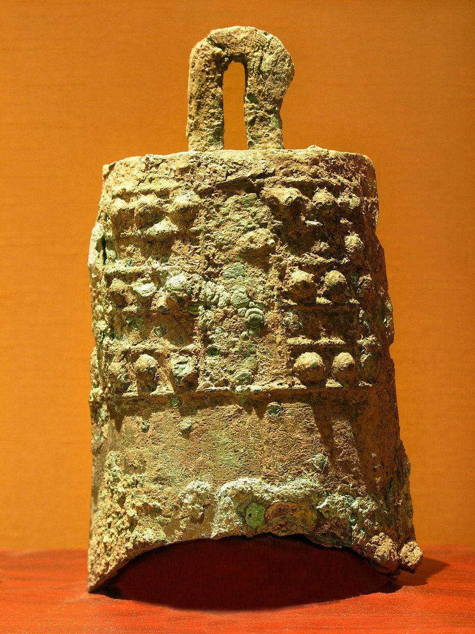 Dzwon z brązu (770-476 pne), odkryty w Xiangmen. Fotografia, Leonard de Selva, Muzeum Suzhou, Chiny, 2006. autorstwa School Chinese