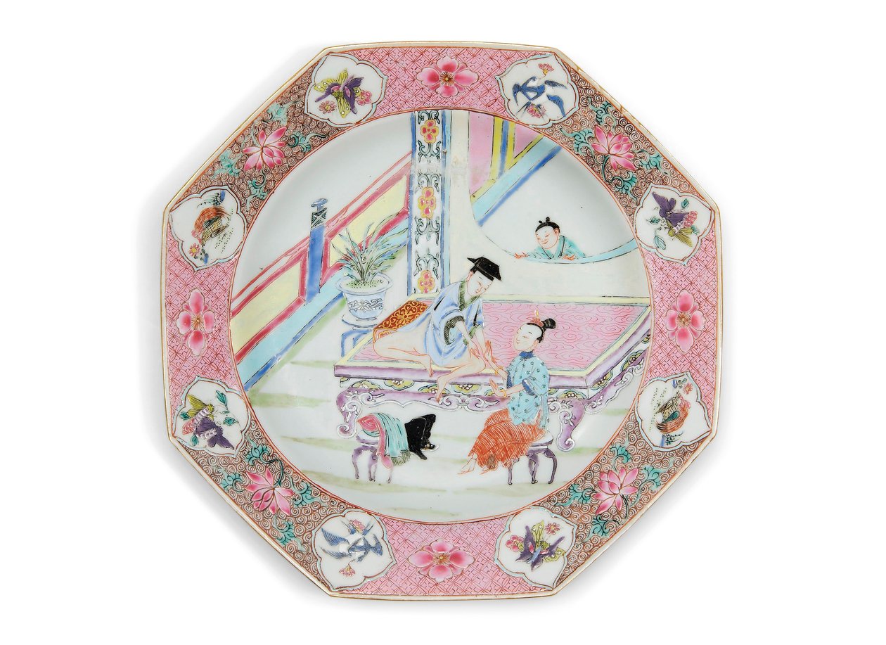 Talerz „Temat erotyczny” Famille Rose, Yongzheng – wczesny okres Qianlong autorstwa School Chinese