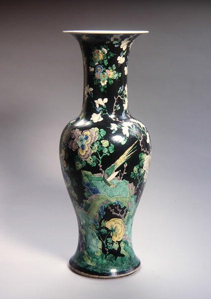 Duża Famille Noire Yen Yen Vase, okres Kangxi (1662-1722) (porcelana) (patrz 272192) autorstwa School Chinese