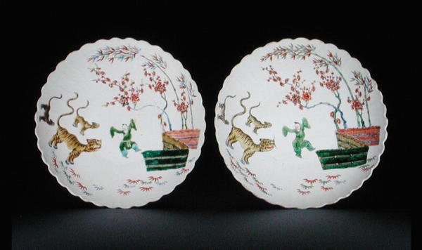 Para naczyń ozdobiona emaliami famille verte w stylu Kakiemon, okres Kangxi autorstwa School Chinese
