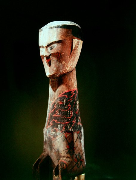Statuetka, dynastia Zhou (1046-256 p.n.e.), IV-III w. p.n.e. (drewno) (detal z 394841) autorstwa School Chinese