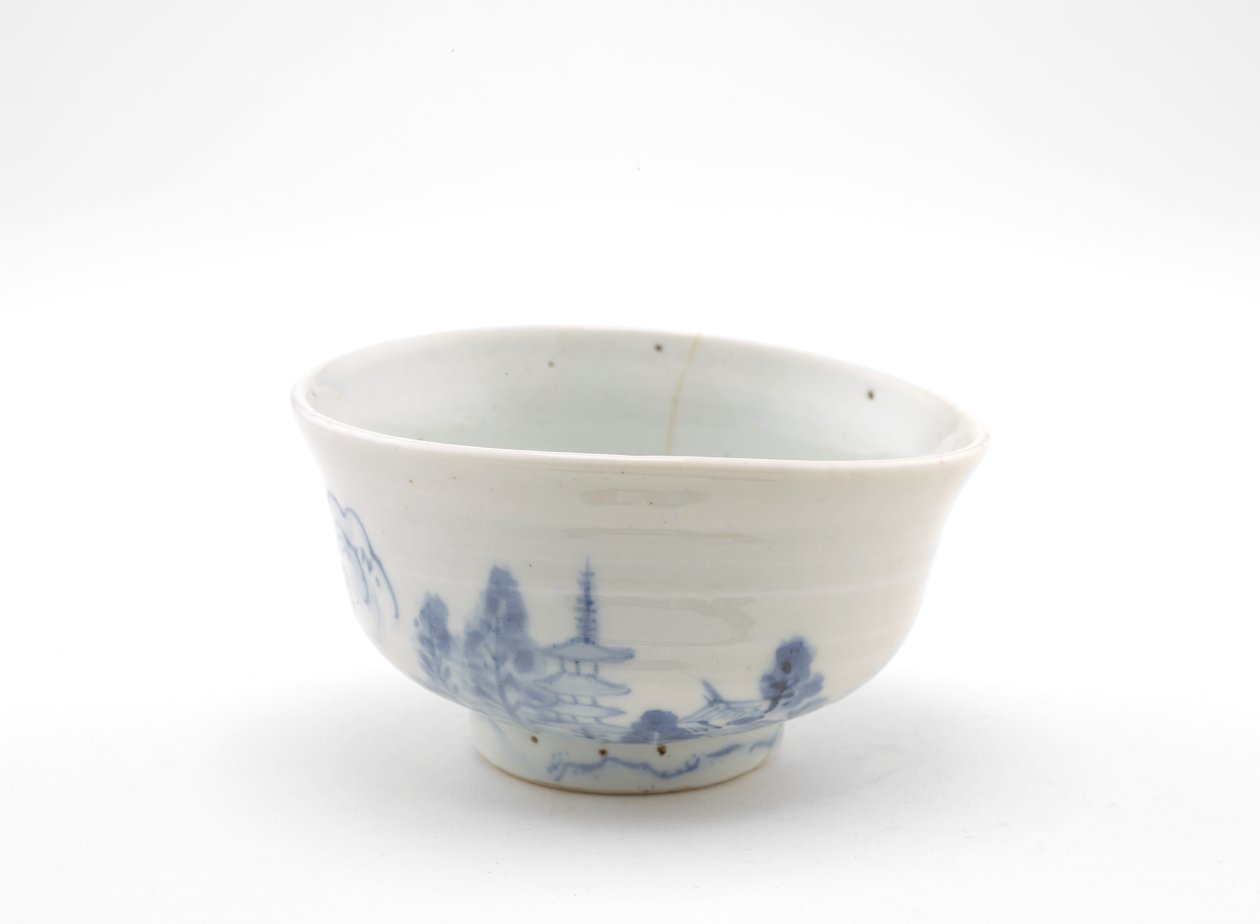 Miseczka do herbaty z pejzażem, początek XVII w. (porcelana z pigmentem kobaltowym pod półprzezroczystą glazurą) autorstwa School Chinese