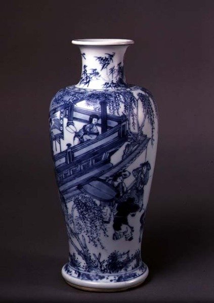 Wazon przedstawiający damę na balkonie, chiński, ok. 1690-1710 (ceramika z niebieską podszkliwną) autorstwa School Chinese