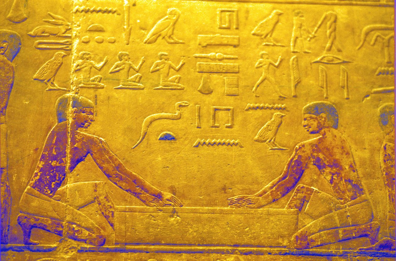 Starożytny Egipt, Rzeźba/malarstwo ścienne, Mastaba/Grobowiec Ti, Sakkara, V dynastia, Robotnicy polerujący drewno (zdjęcie) autorstwa School Egyptian