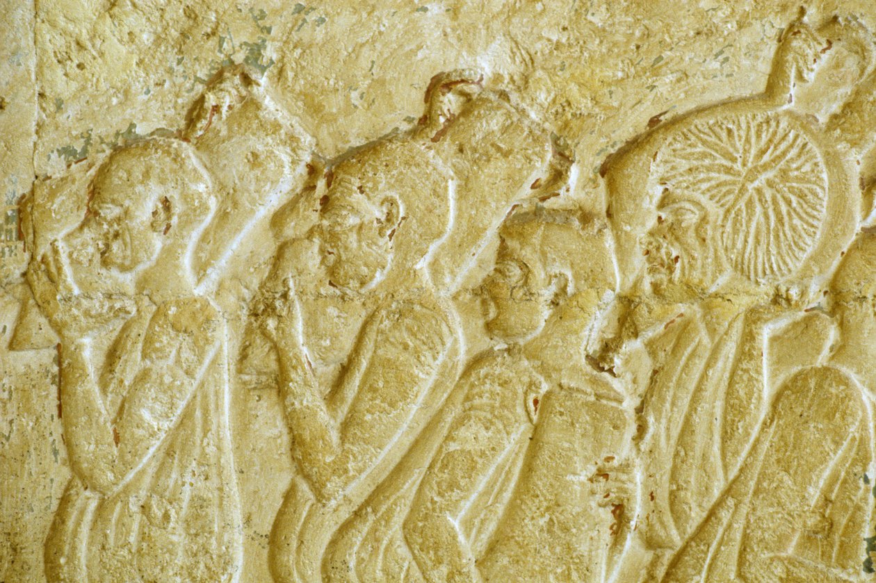 Muinainen Egypti, Seinien kaiverrus/maalaus, Petosiriksen hauta, Tuna el Gebel, 300 eKr., Viinipurkkeja kantavat miehet (valokuva)kiillotus autorstwa School Egyptian