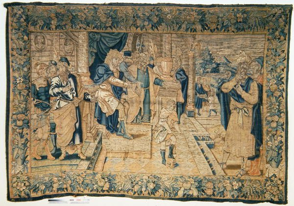 Mojżesz stojący na koronie faraona (gobelin) autorstwa School Flemish