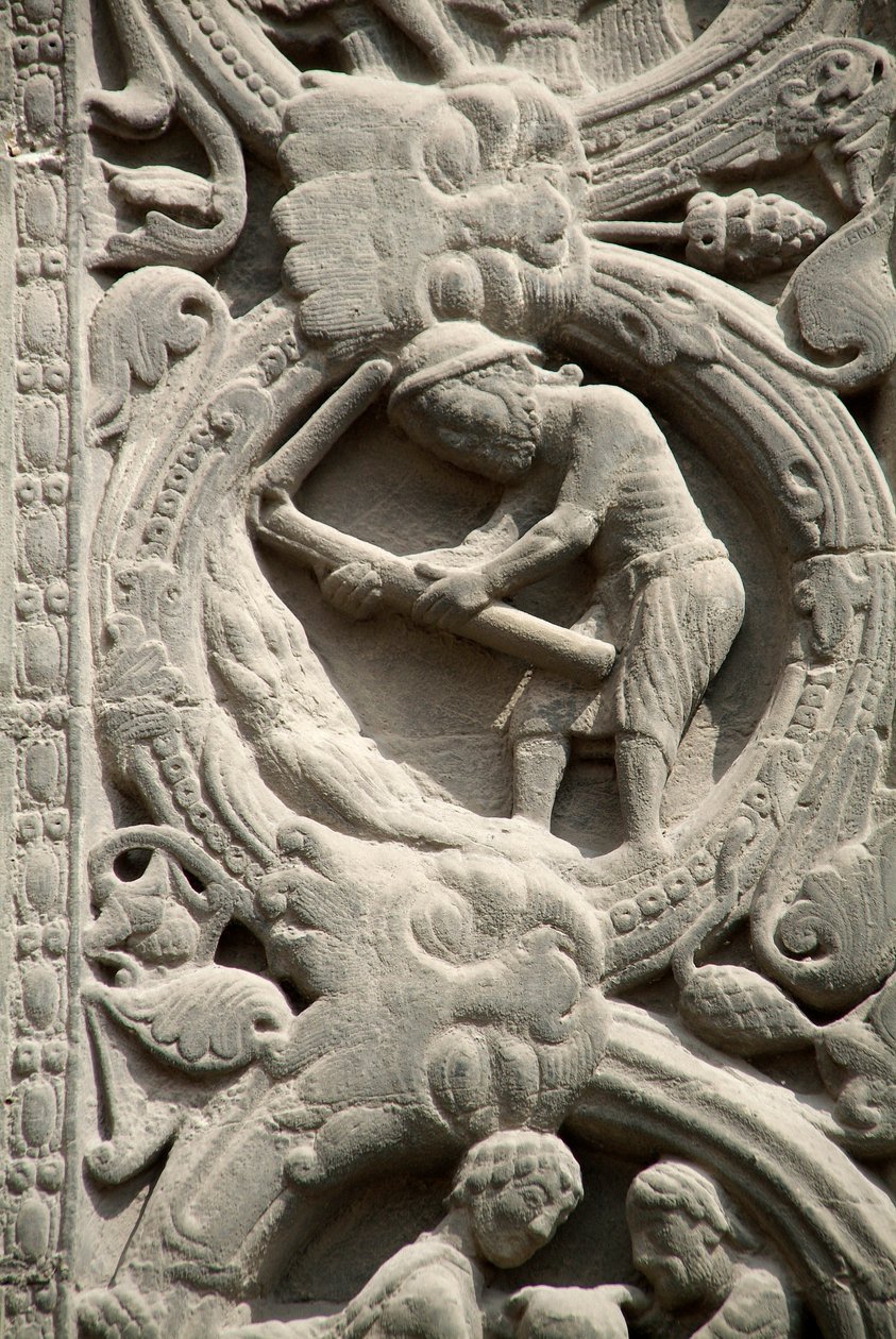 Sztuka gotycka: Pierright prawej bramy zachodniej fasady bazyliki św. Denisa, przedstawiający pracę pól: sierpień. Saint-Denis, Francja autorstwa School French