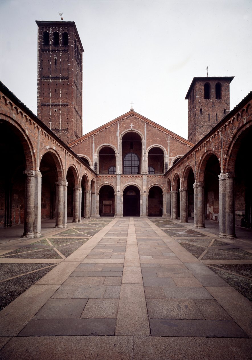 Widok fasady kościoła św Ambrożego (Saint Ambrose) (Basilica di Sant