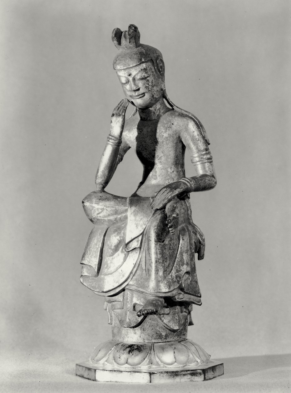 Bodhisattwa siedzący w pozycji medytacyjnej, ok. 645-794 (złocony brąz) (zdjęcie czarno-białe) autorstwa Japanese School