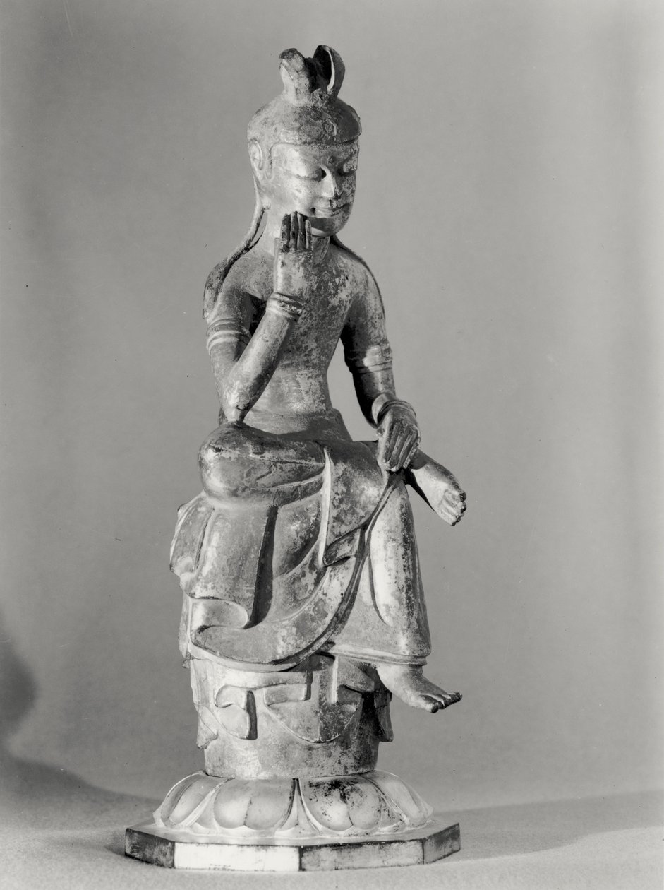 Bodhisattwa siedzący w pozycji medytacyjnej, ok. 645-794 (złocony brąz) (zdjęcie czarno-białe) autorstwa Japanese School