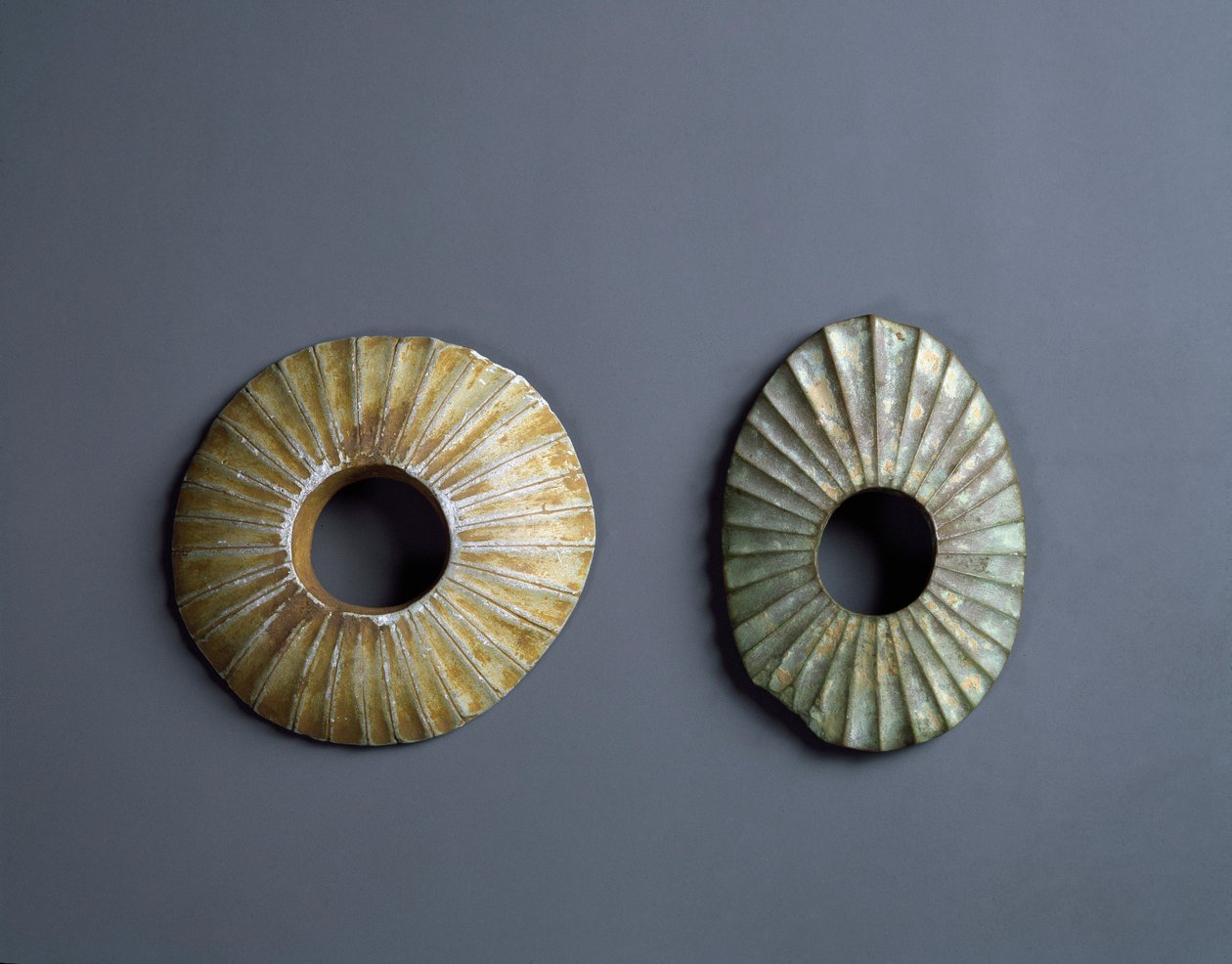 Bransoletki z krzemienia, okres Jomona 10000-300 pne autorstwa Japanese School