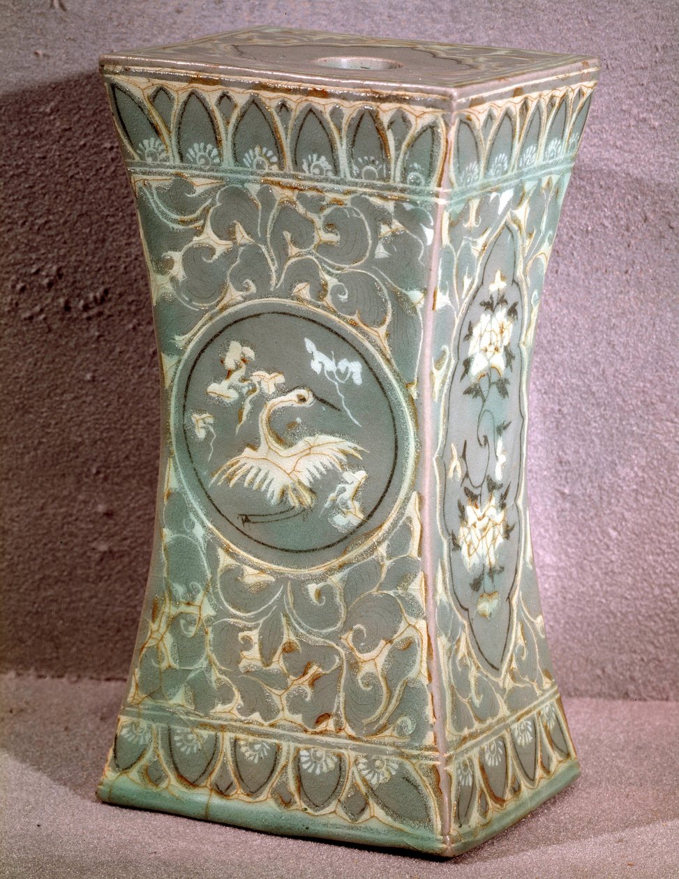 Art coreen: poduszka ceramiczna. Okres Koryo, koniec XII wieku. Muzeum Sztuk Pięknych, Pałac Duksoo, Korea autorstwa School Korean