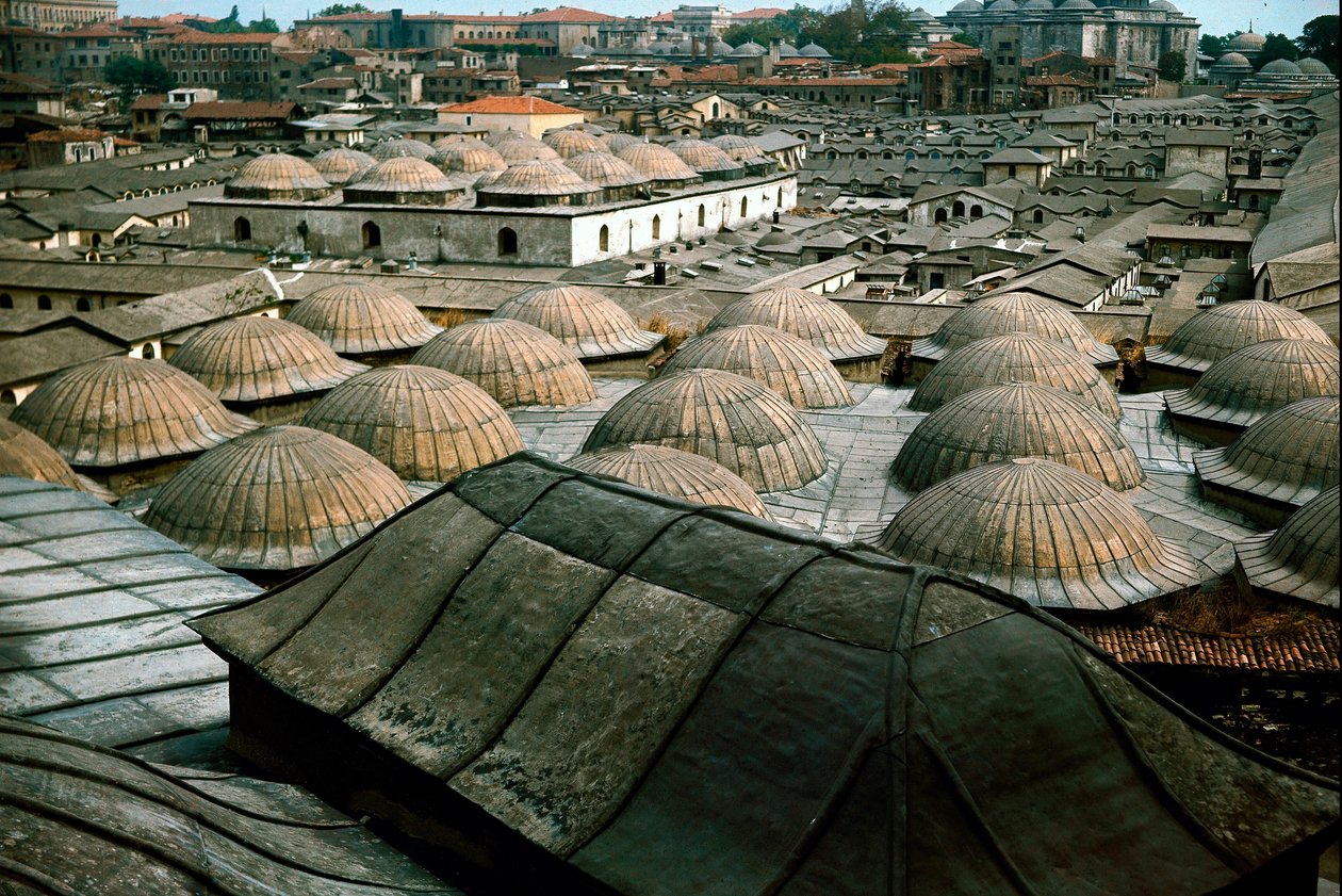 Panoramiczny widok na Stambuł z kopułami Wielkiego Bazaru autorstwa School Ottoman