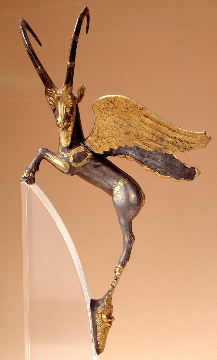 Uchwyt aparatu: srebrny koziorożec skrzydłowy, inkrustowany, złoty. Trasa z okresu perskiego (VI-IV wiek p.n.e.), pochodzi z Iranu. Paryż, musee du Louvre - Ceremonialny uchwyt: koziorożec skrzydlaty srebrny, inkrustowany, złoty. Okres perski Achemenidów ( autorstwa School Persian