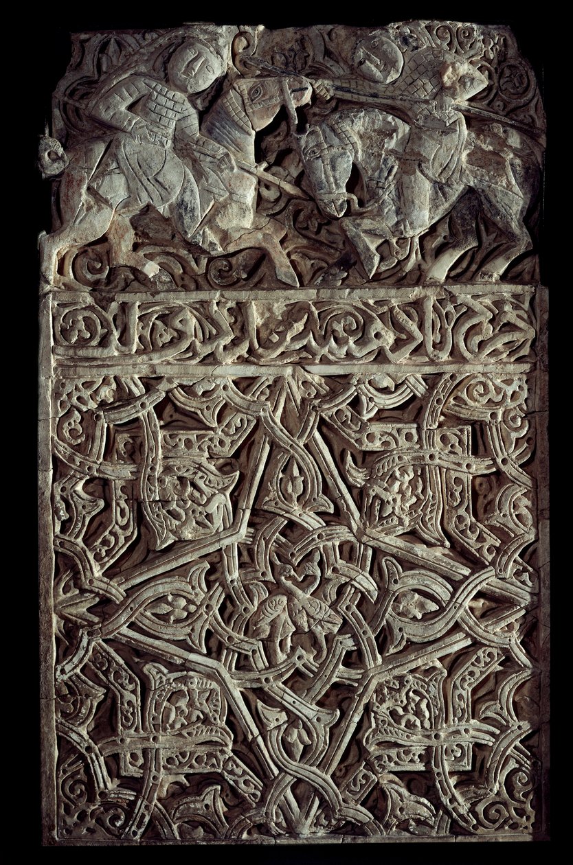 Sztuka perska: stiukowa tablica zdobi arabeski i dwóch walczących jeźdźców. Seattle. Muzeum Sztuki autorstwa School Persian