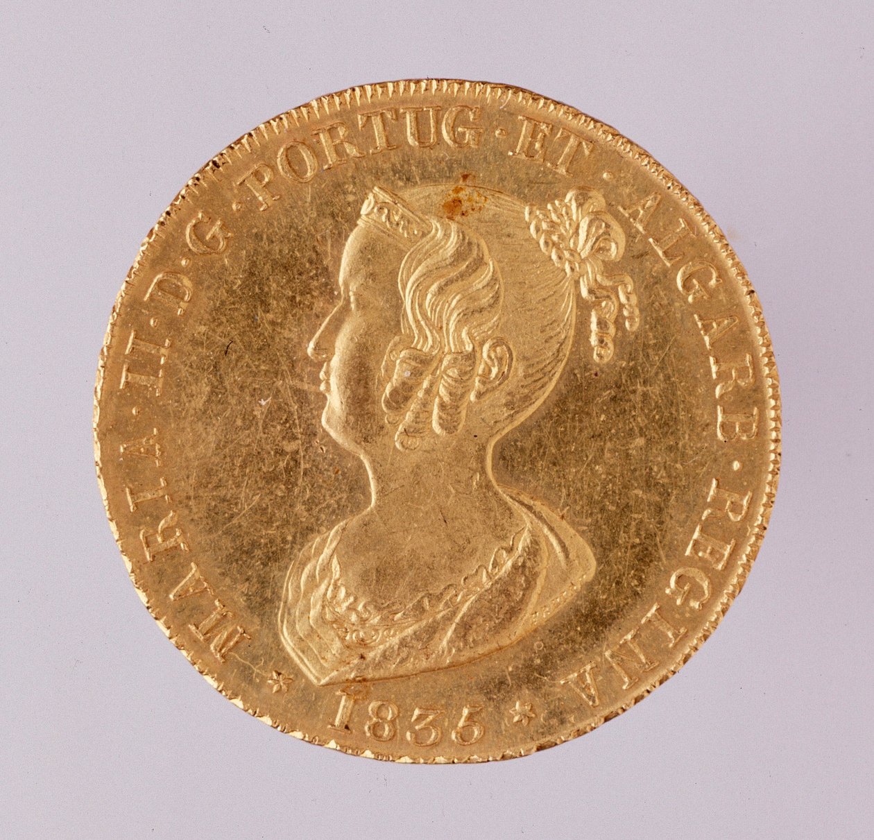 Złota korona królowej Portugalii Marii II (1819-1853) 1835. Śr. 3,1 cm Neapol, muzeum archeologiczne autorstwa School Portuguese