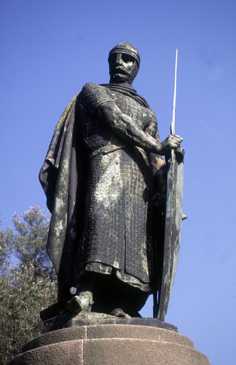 Posąg króla Afonsa I, Guimaraes, Portugalia (zdjęcie) autorstwa School Portuguese