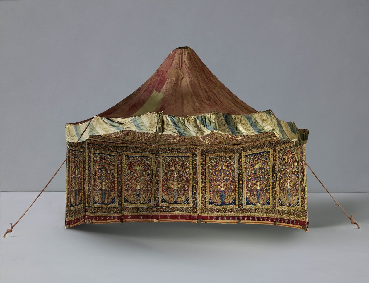 Królewski namiot wykonany dla Muhammada Shaha (rządził w latach 1834-48) autorstwa School Qajar